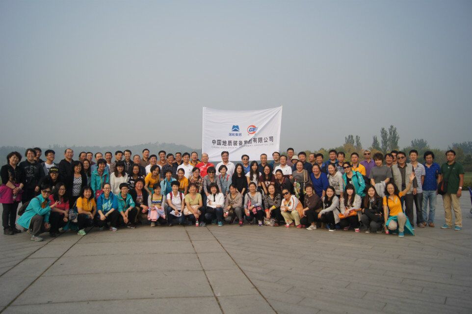 公司员工积极参加健步走活动